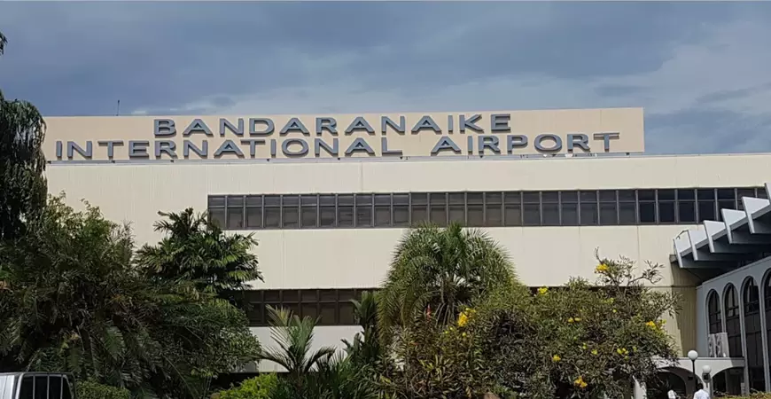 Аэропорт коломбо шри табло. Коломбо Бандаранайке. Международный аэропорт Бандаранаике. Аэропорт Бандаранаике Шри Ланка. Аэропорт Коломбо Шри Ланка.