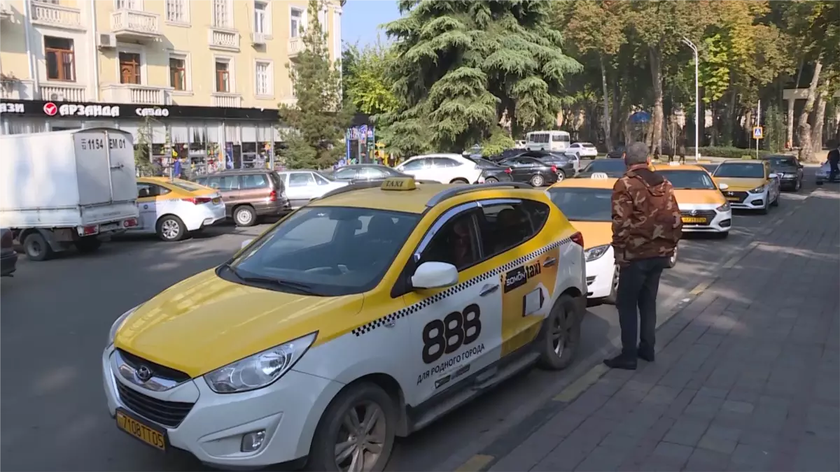 Такси граница гагры. Такси Таджикистан. Служба такси в Таджикистан. Green такси Таджикистан. Российское такси в Душанбе.